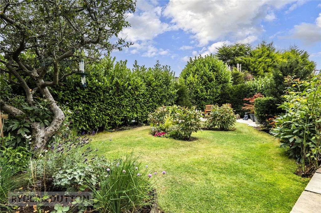 Property photo 3 of 21 Garden