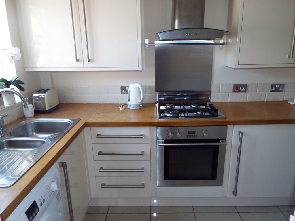 Property photo 1 of 10 Kitchen