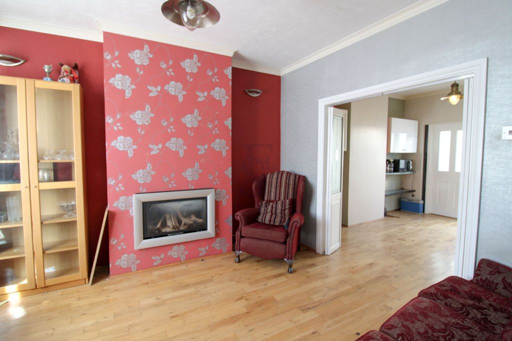 Property photo 3 of 11