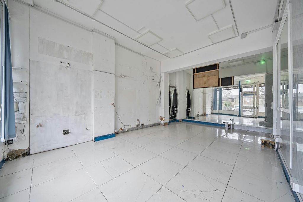 Property photo 3 of 19 1388165-11-696117Cf66B98.Jpg