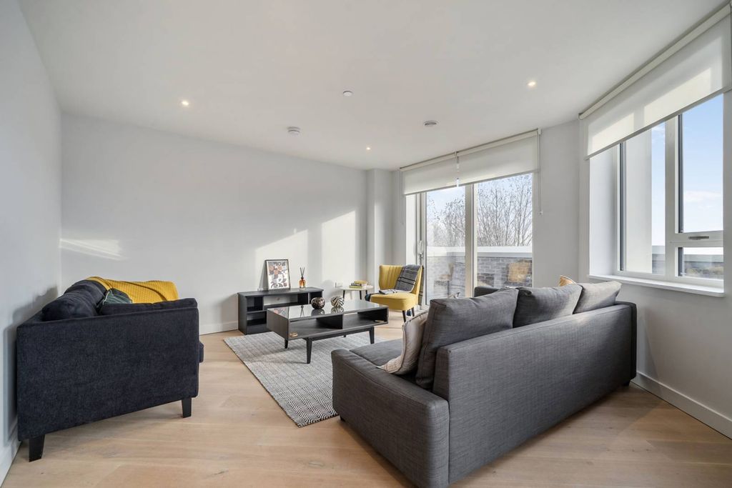 Property photo 3 of 21