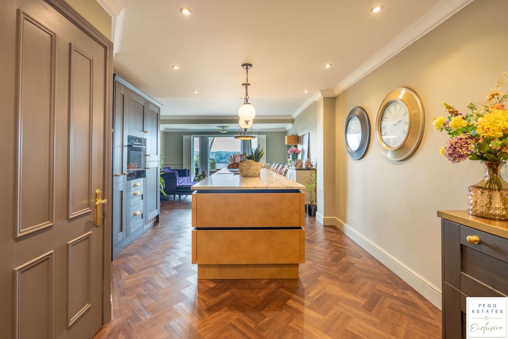 Property photo 3 of 39