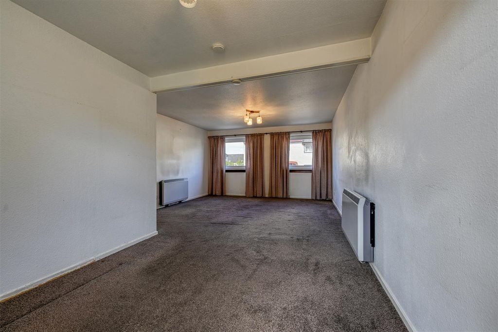 Property photo 3 of 10 Lounge/Diner