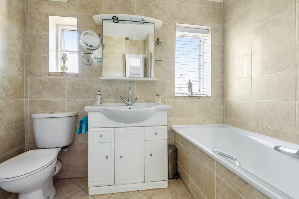 Property photo 3 of 10 Bathroom