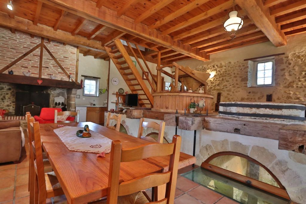 Property photo 3 of 27