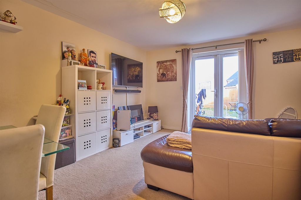 Property photo 3 of 10 Lounge/Dining Room To Rear