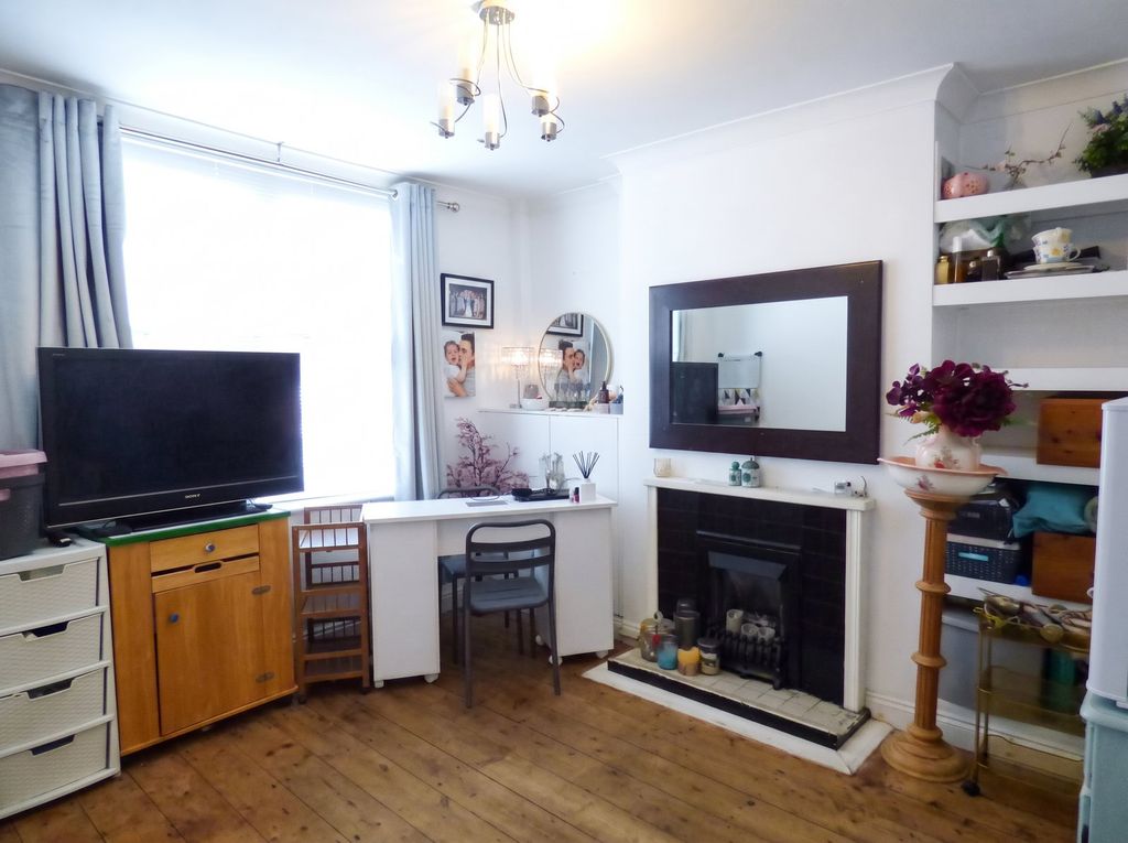 Property photo 2 of 17