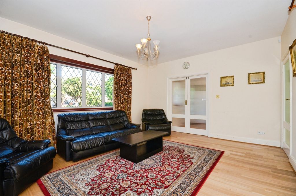 Property photo 2 of 11
