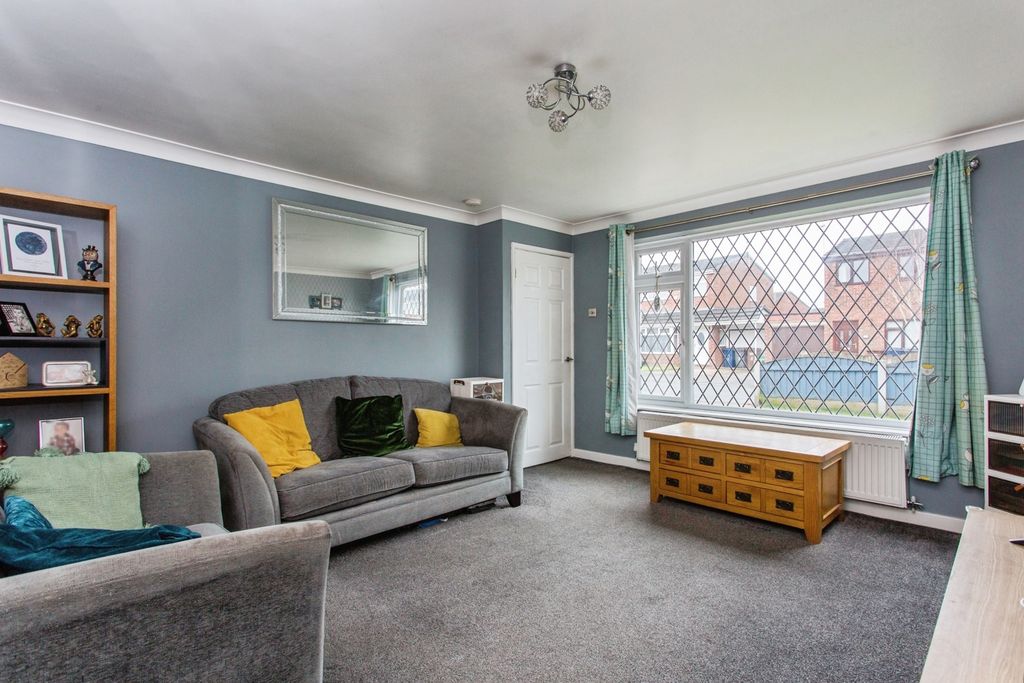 Property photo 2 of 18 Lounge