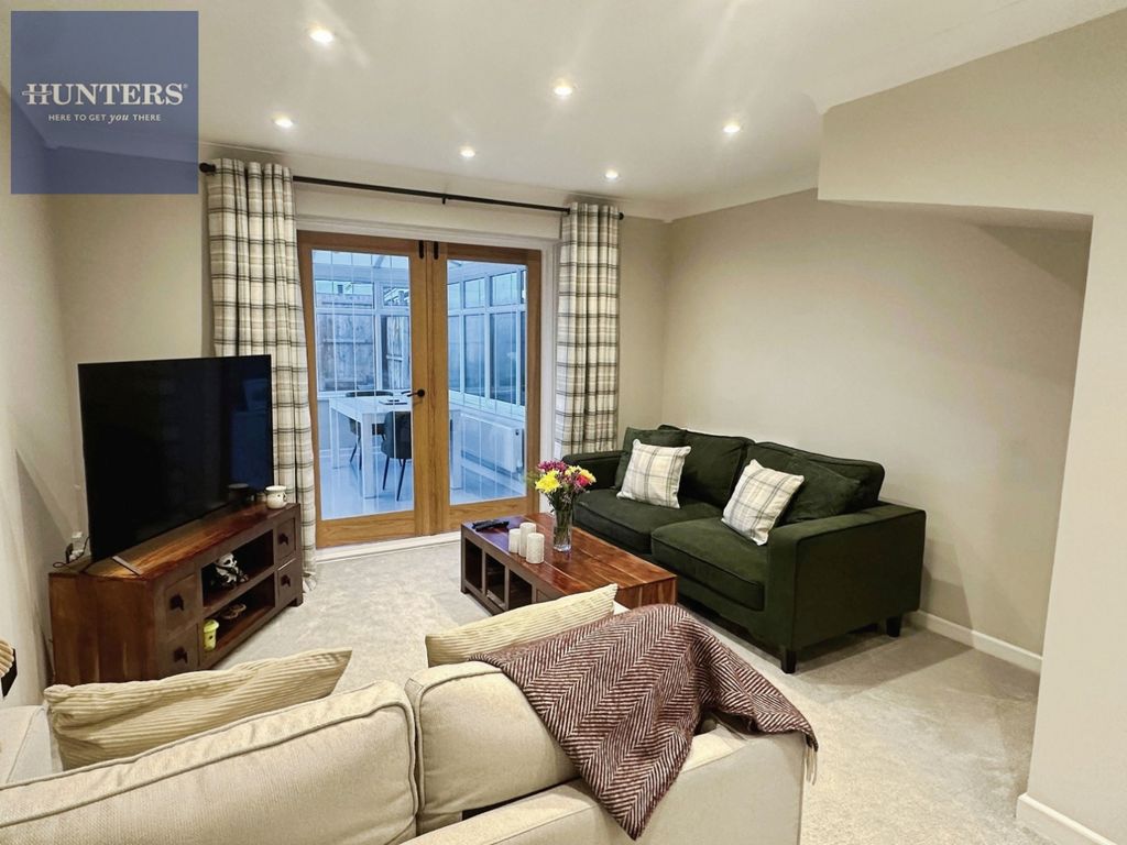 Property photo 3 of 14 Pbox-Img.Heic