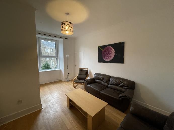 Property photo 2 of 19 Lounge