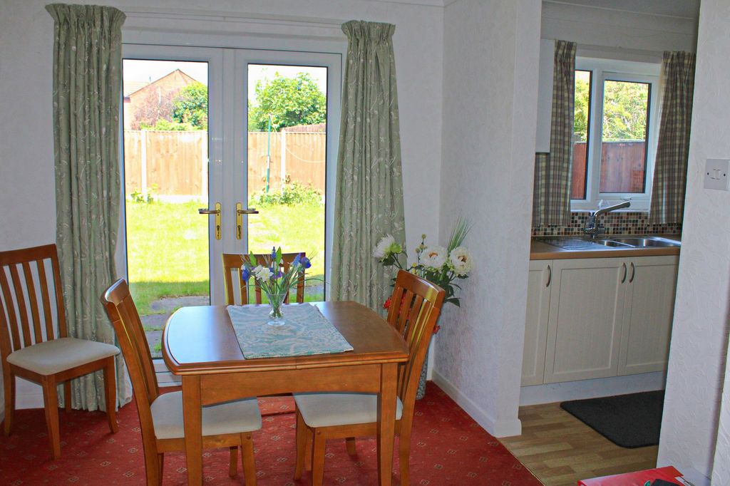 Property photo 3 of 13 Dining Area
