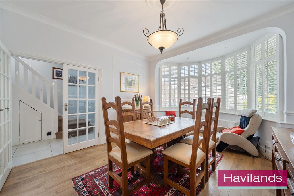 Property photo 2 of 22 Halstead Road-20.Jpg