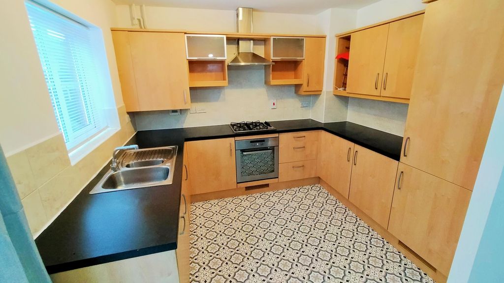 Property photo 2 of 21 Image