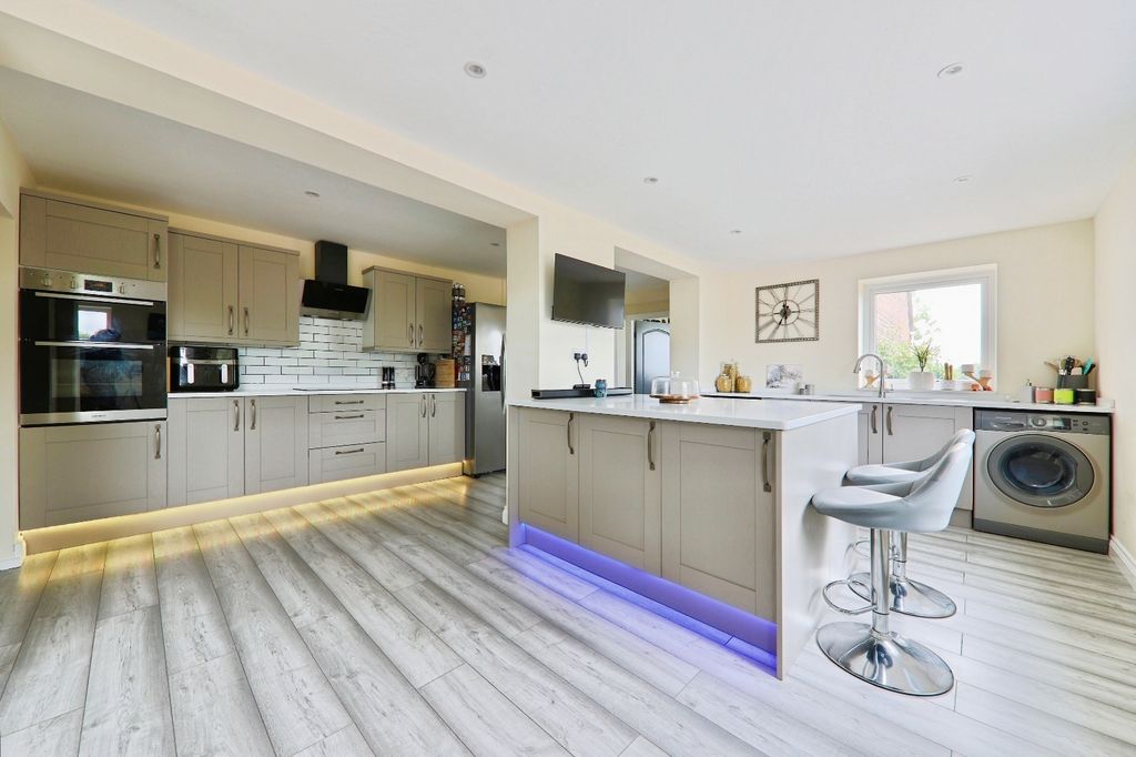 Property photo 2 of 25 5173254