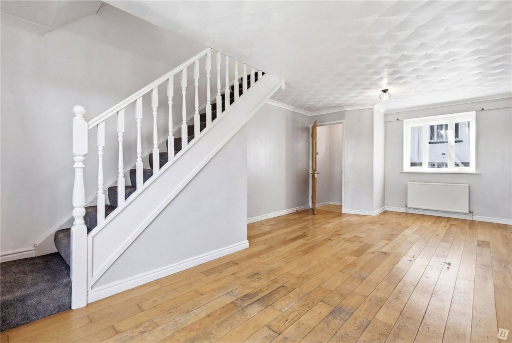 Property photo 3 of 10 Hallway