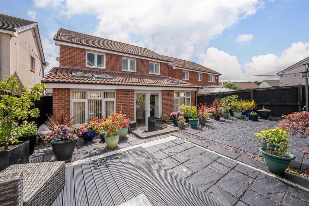 Property photo 2 of 15 89_Hallydown_Crescent-20.Jpg