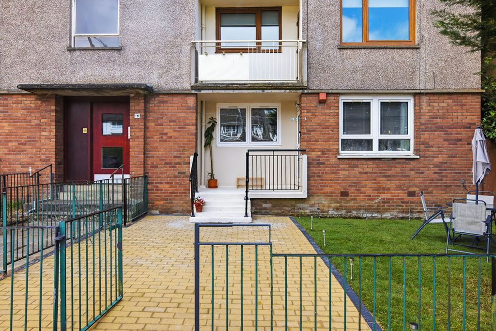Property photo 2 of 33
