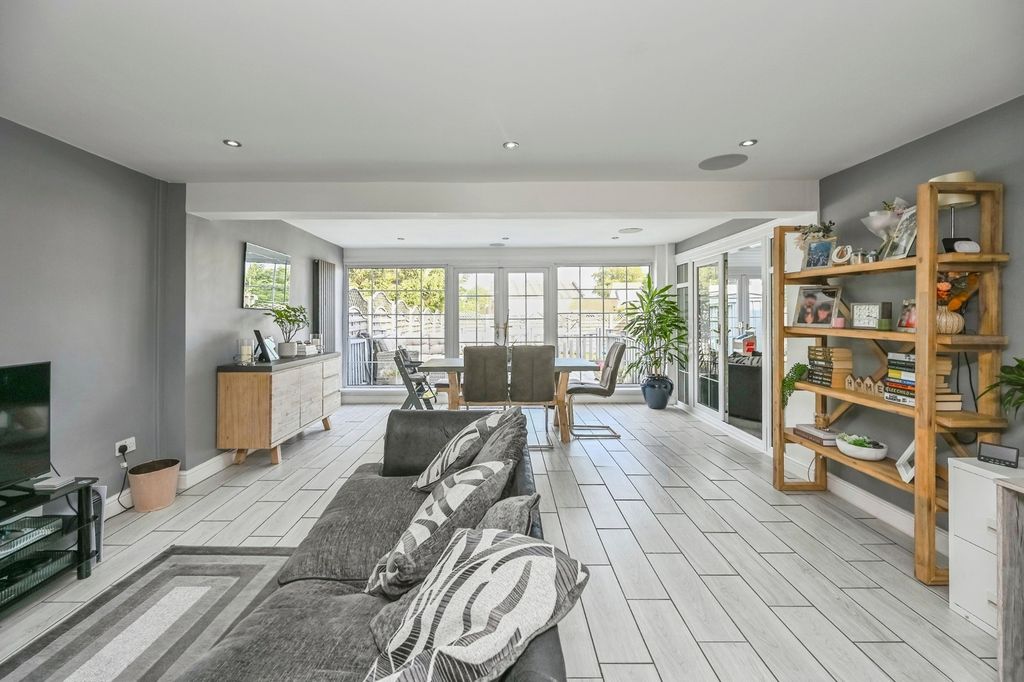 Property photo 3 of 21 Pbox-Img.Jpg