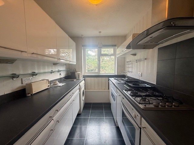 Property photo 3 of 11 Kitchen