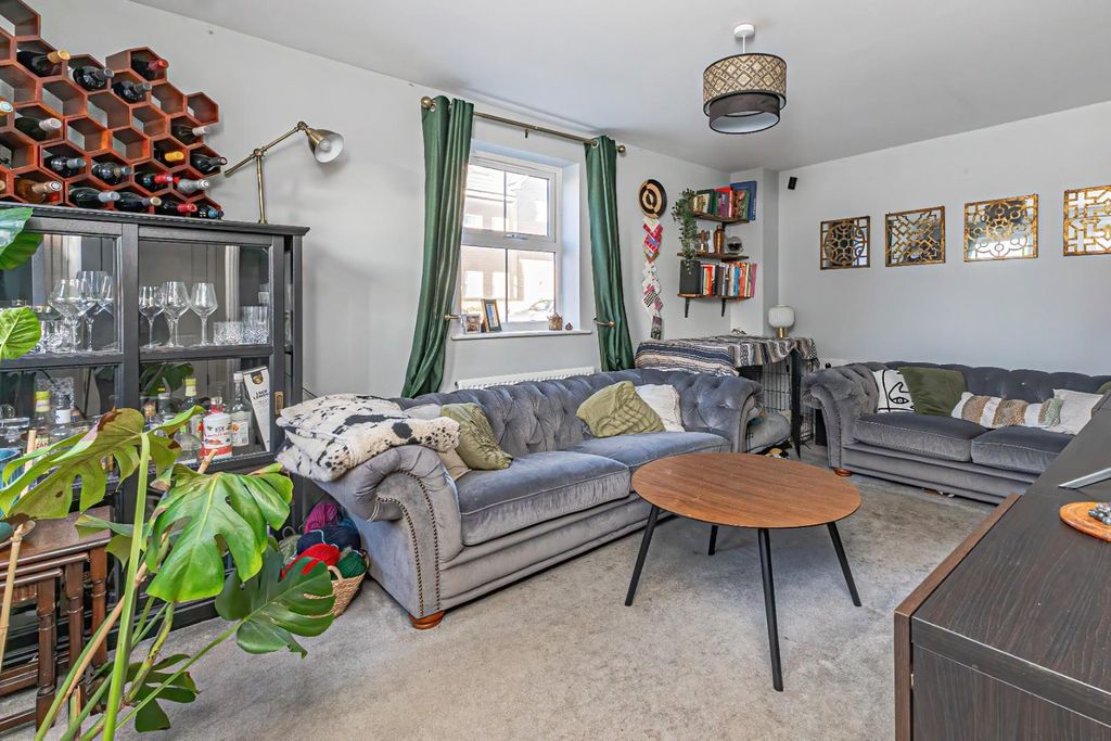 Property photo 2 of 14