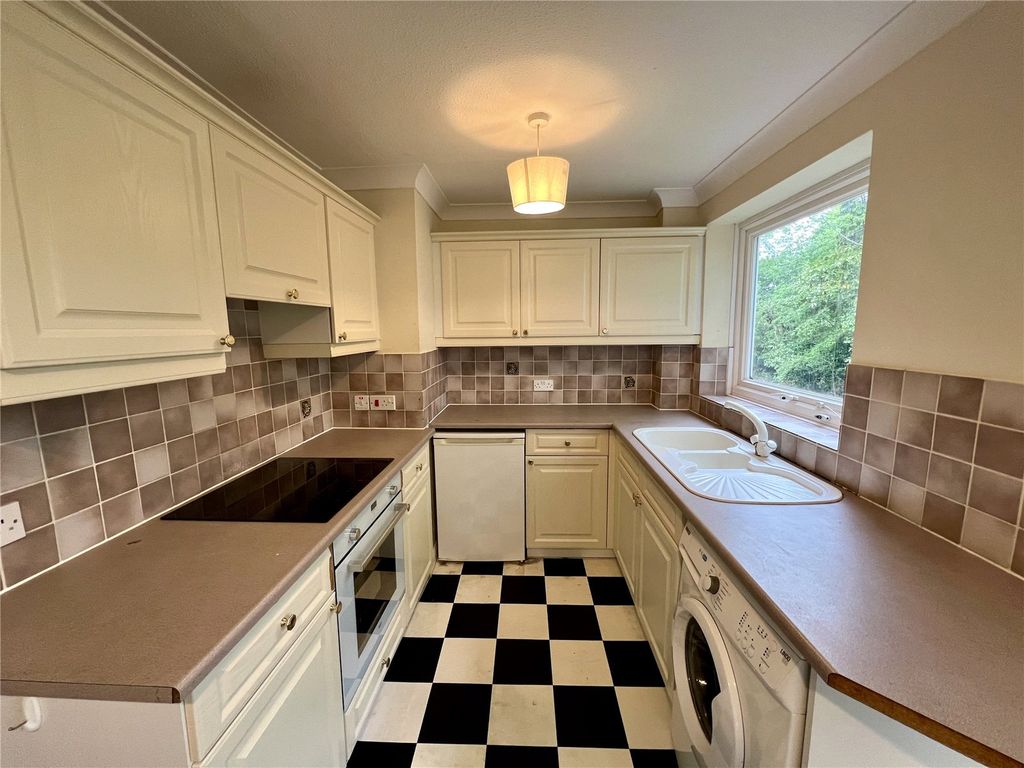 Property photo 3 of 8 Kitchen