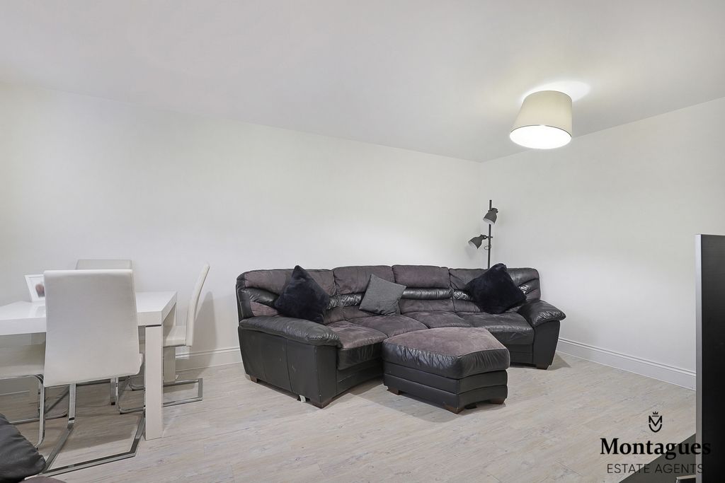 Property photo 3 of 17 Photo 9