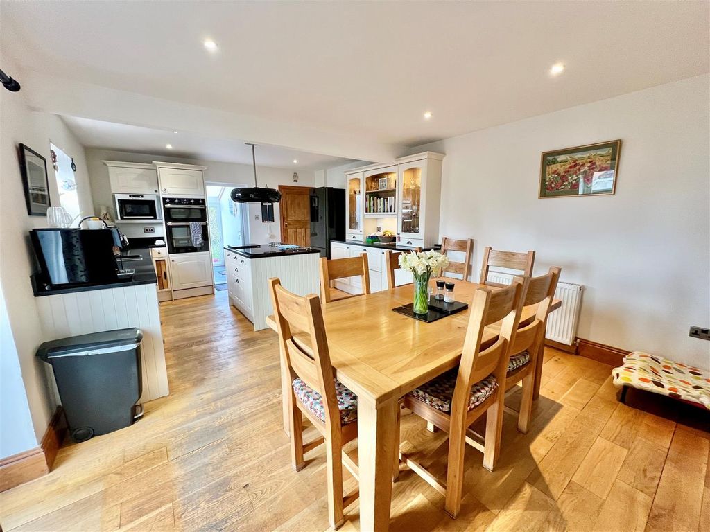 Property photo 2 of 25