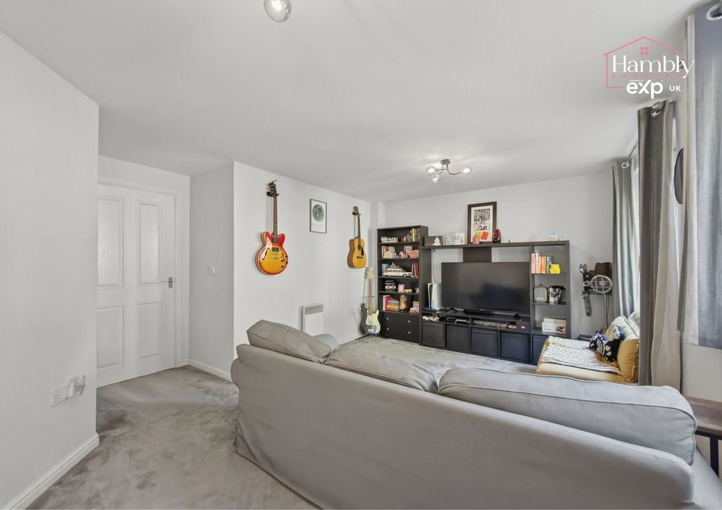 Property photo 2 of 14