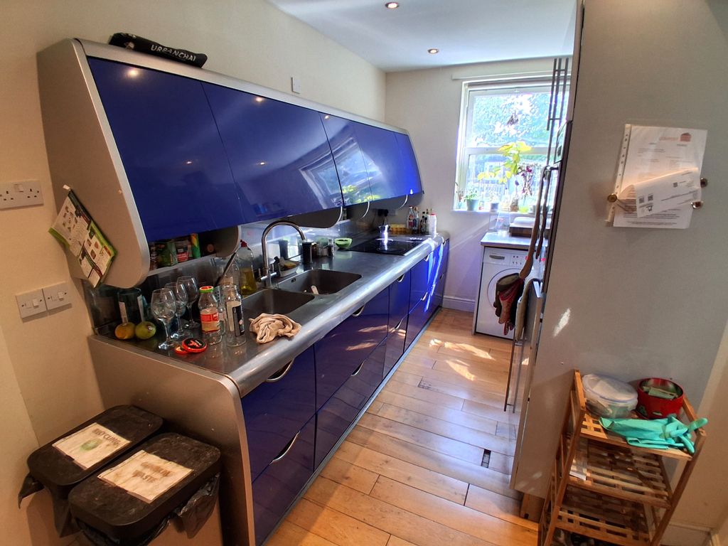 Property photo 3 of 5 Kitchen