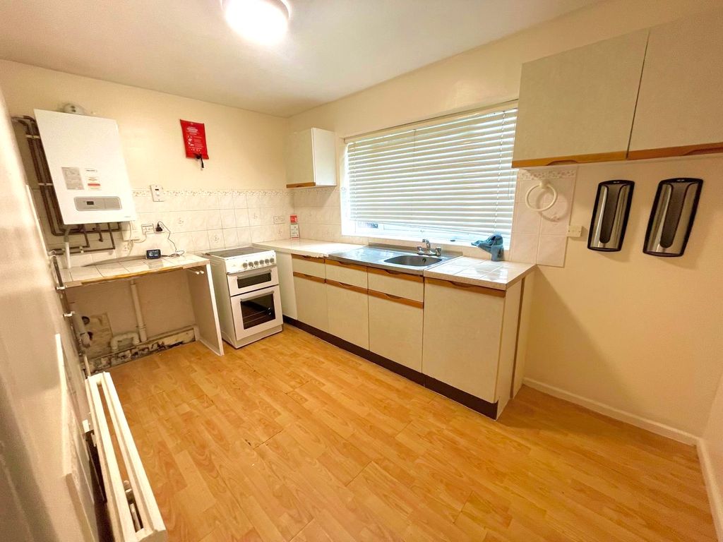 Property photo 3 of 6 Kitchen