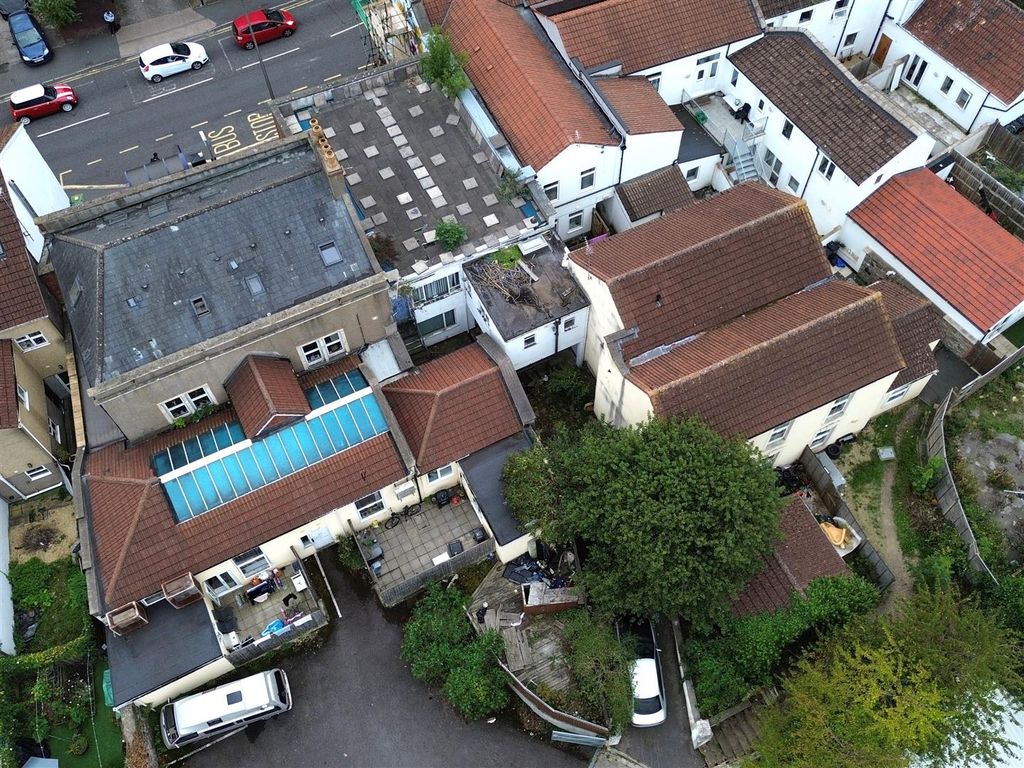 Property photo 3 of 17 3 - Commercial Building For Auction, Kingswood, Br