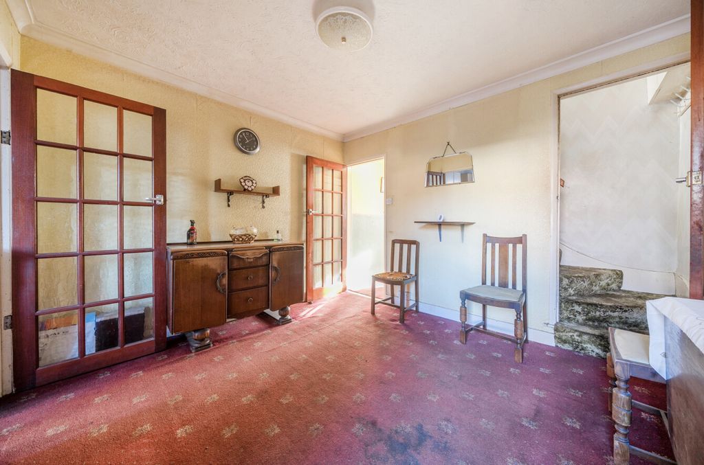 Property photo 3 of 13 1383645-13-692049...