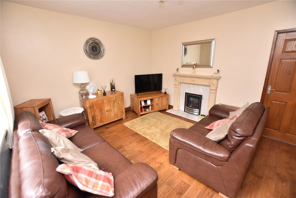 Property photo 2 of 14 Picture No. 21
