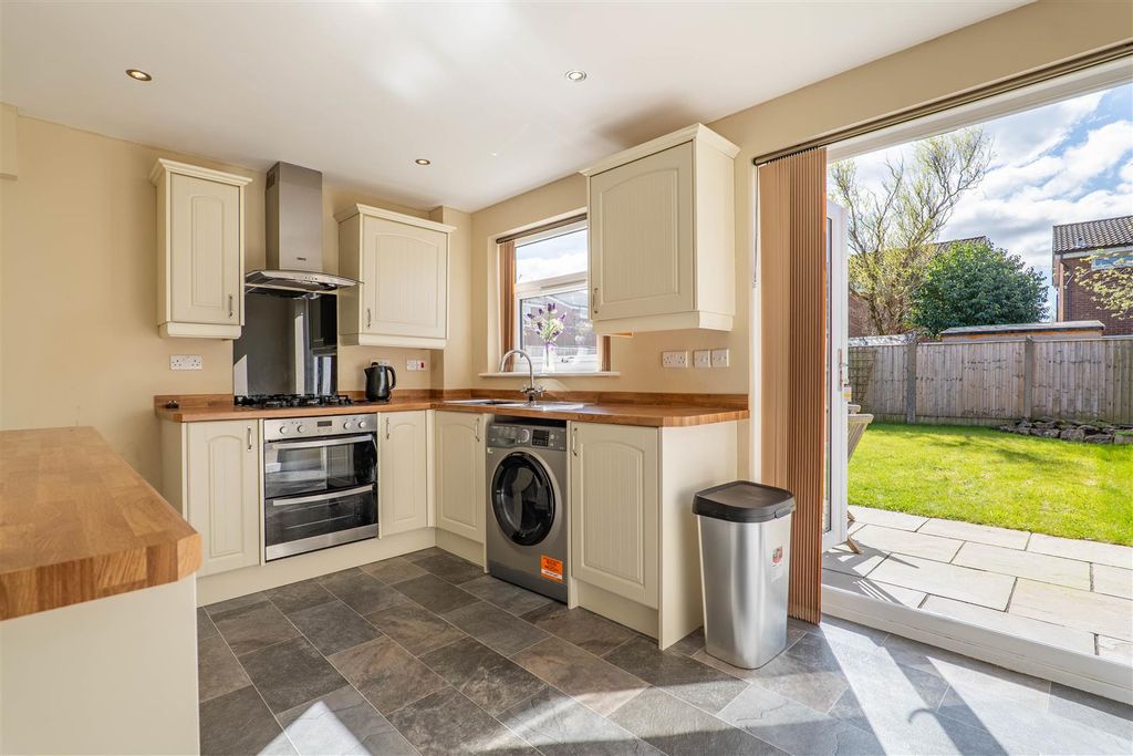 Property photo 3 of 20 Kitchen/Diner