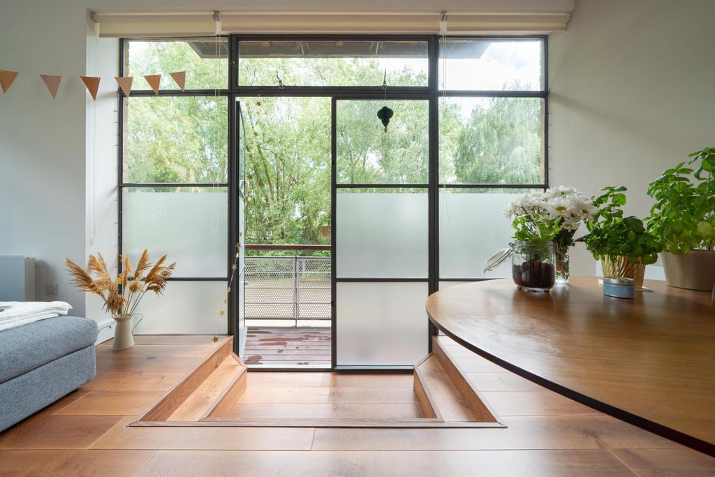 Property photo 1 of 11 Reception / Kitchen View 1