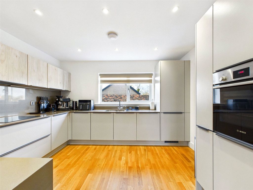 Property photo 3 of 30 Picture No. 01