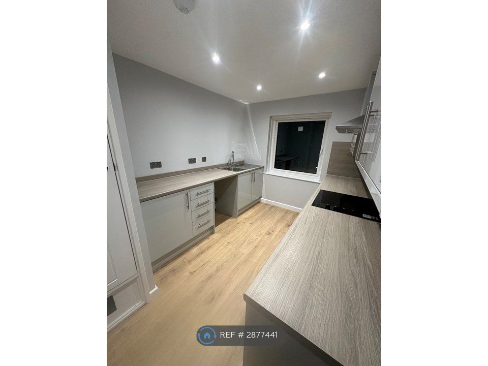 Property photo 2 of 11 Kitchen