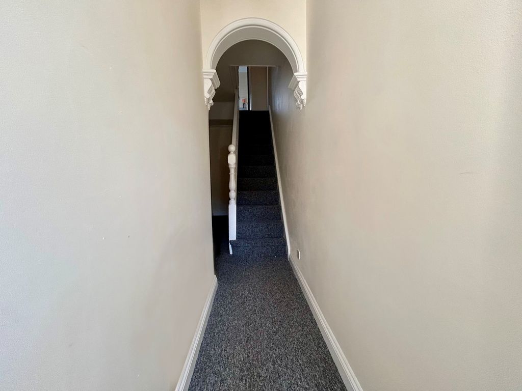 Property photo 3 of 9 Hallway