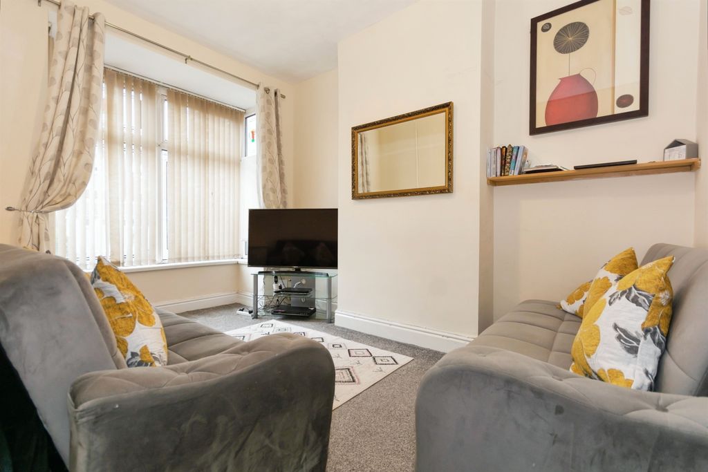 Property photo 2 of 17