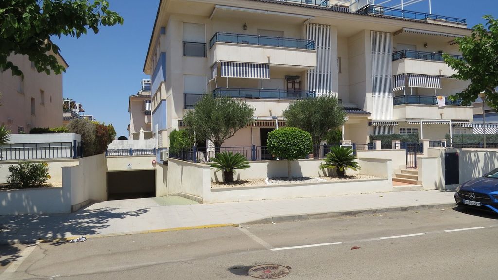 Property photo 2 of 39