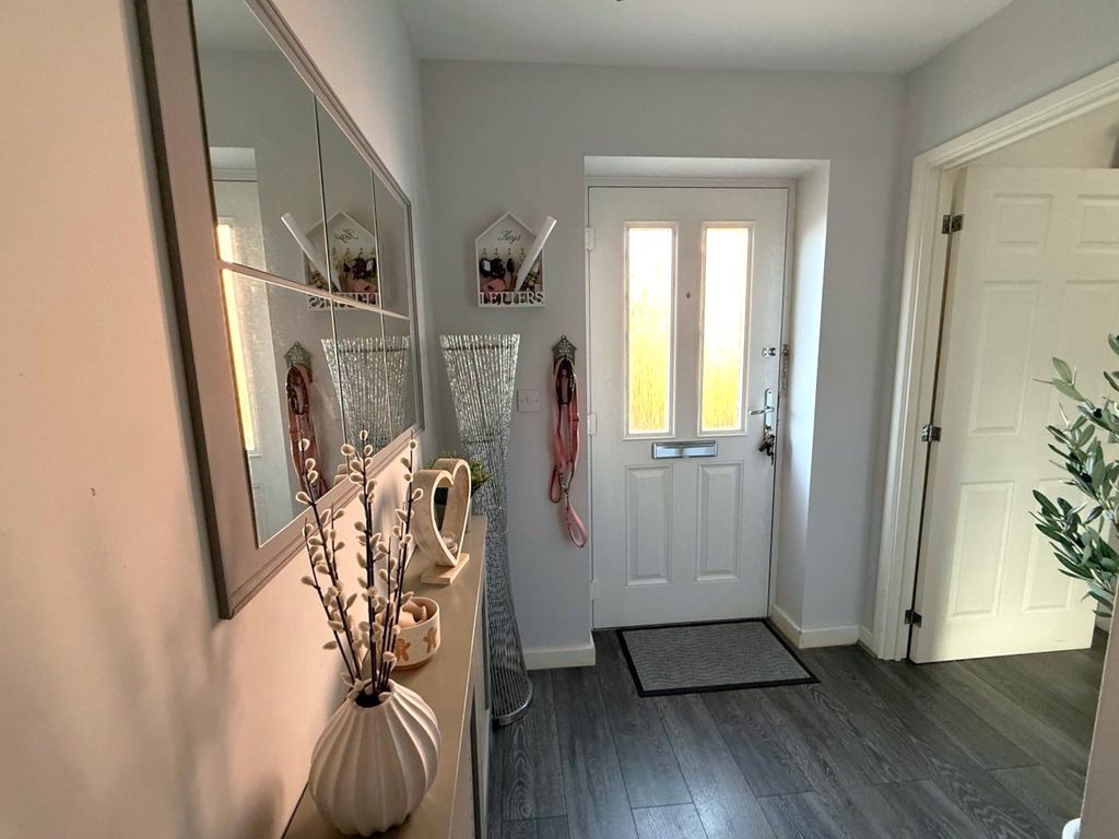 Property photo 2 of 16 Hallway