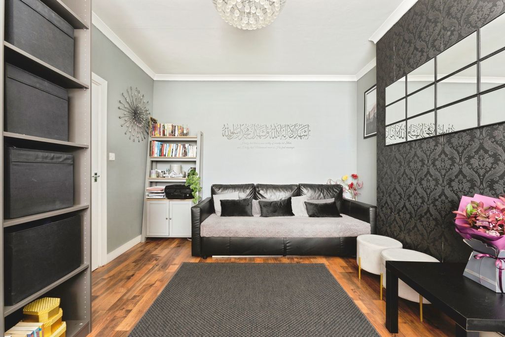 Property photo 3 of 18