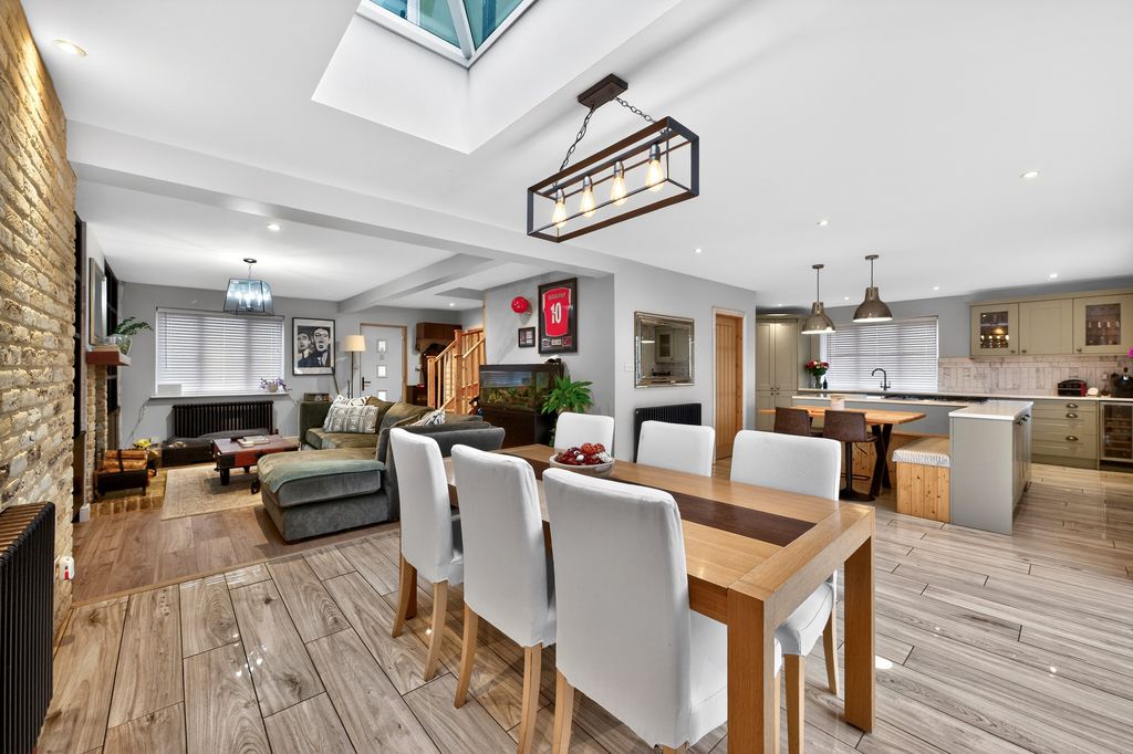 Property photo 1 of 30