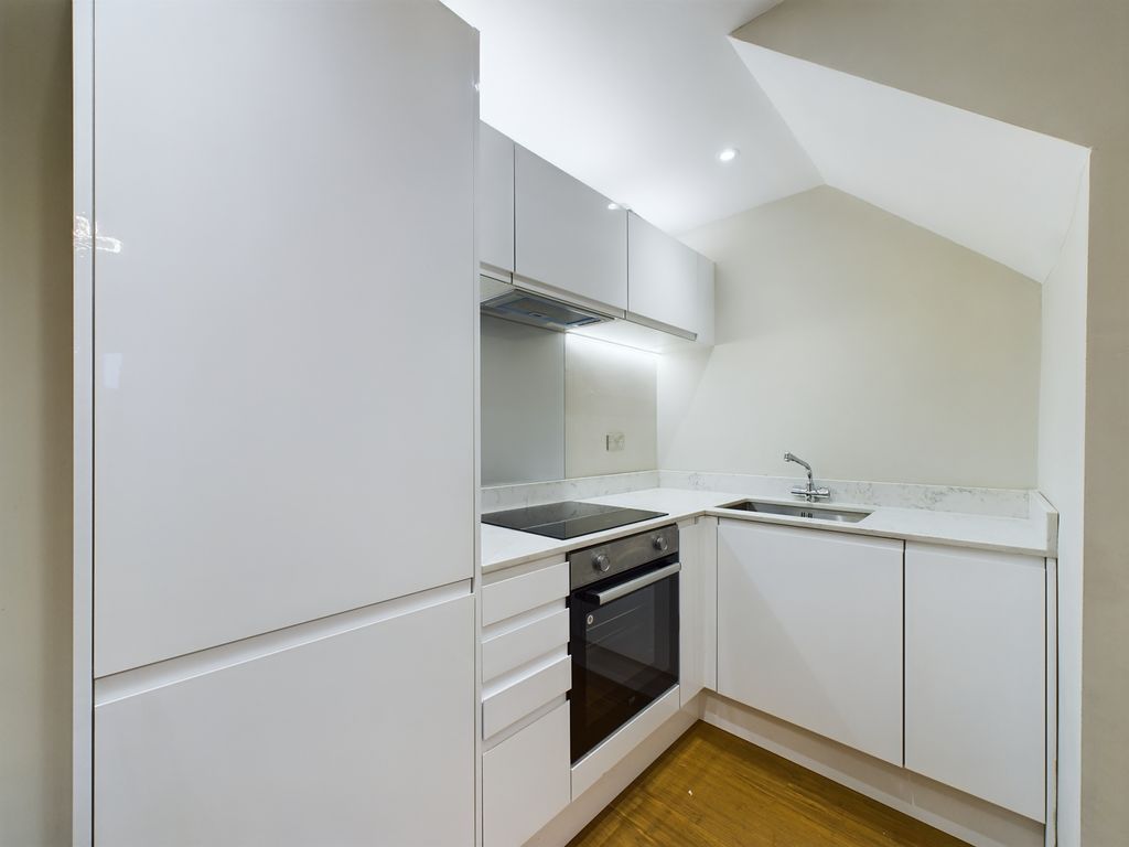 Property photo 2 of 9 Cam02136G0-Pr0117-Still005