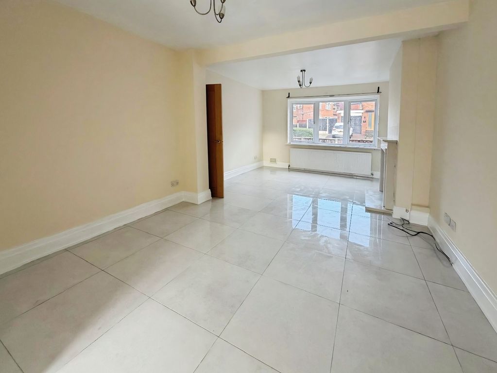 Property photo 3 of 14 Pbox-Img.Jpeg