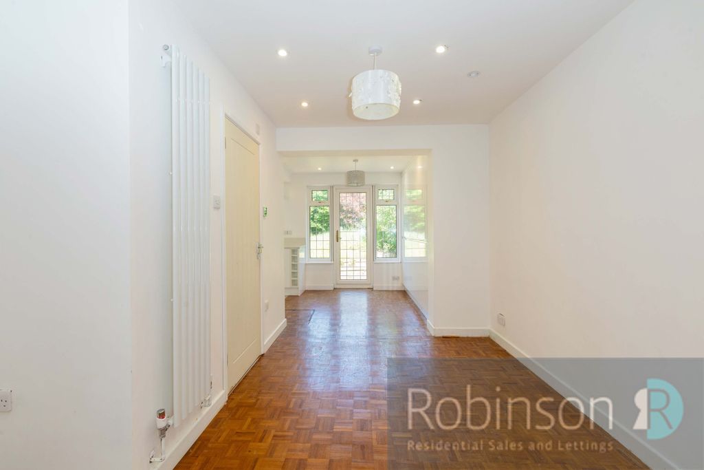 Property photo 3 of 13 18 Havelock Road-9