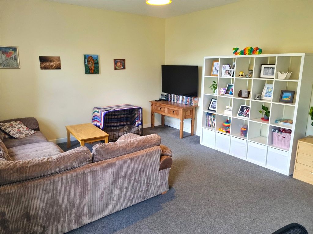 Property photo 2 of 17 Picture No. 09