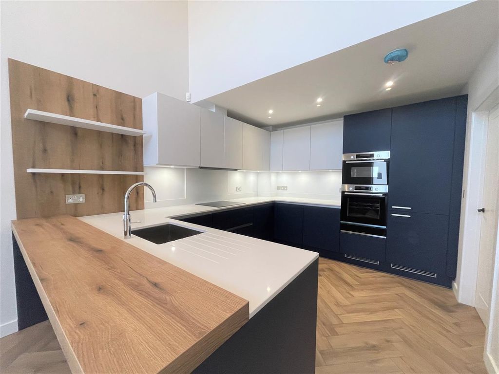 Property photo 3 of 23