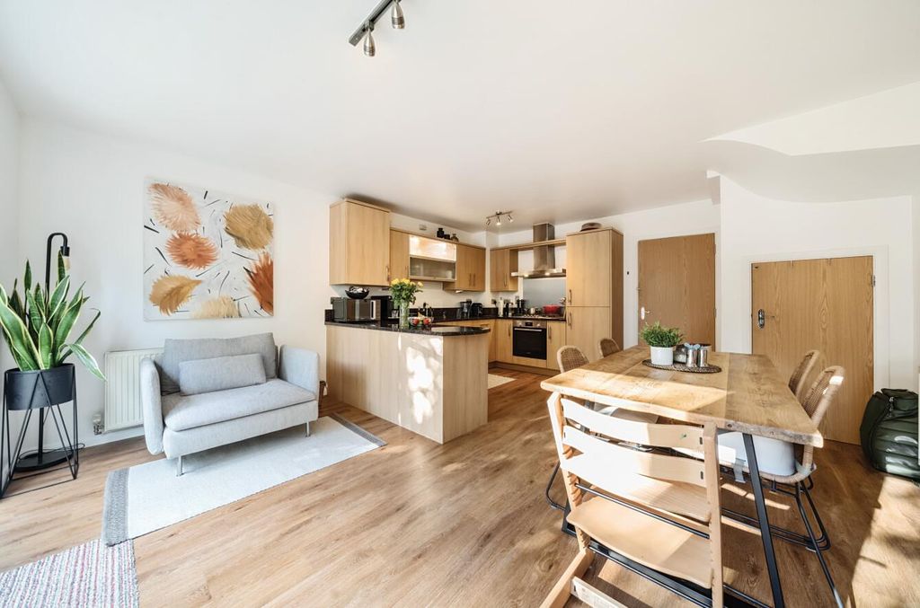 Property photo 3 of 12 Davidson Frost-Wellings, Dfw, Bournemead, Bushey,